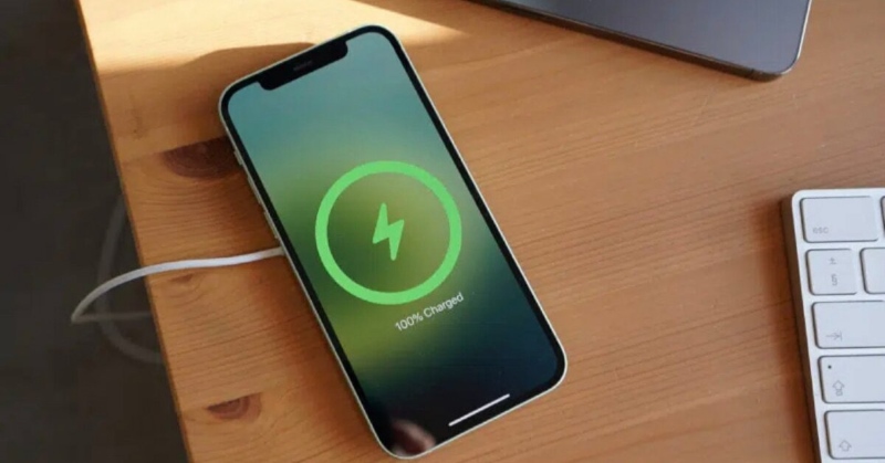 Apple cảnh báo nóng: Tuyệt đối không được sạc iPhone theo cách này vì rất dễ gây cháy nổ, nhiều người Việt đang mắc phải cần thay đổi ngay! - Ảnh 2