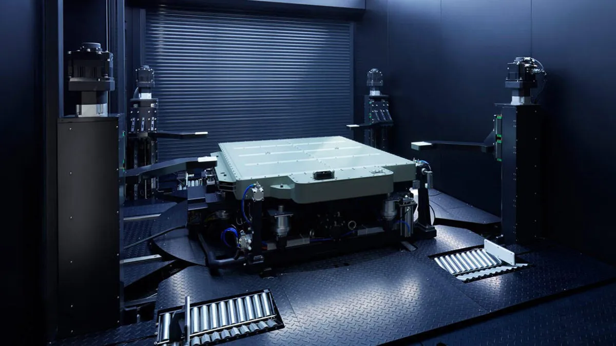 Đối tác VinFast làm điều chưa từng có: Đi được 37 vòng Trái Đất, sạc 1000 lần chai pin 0% - Ảnh 2