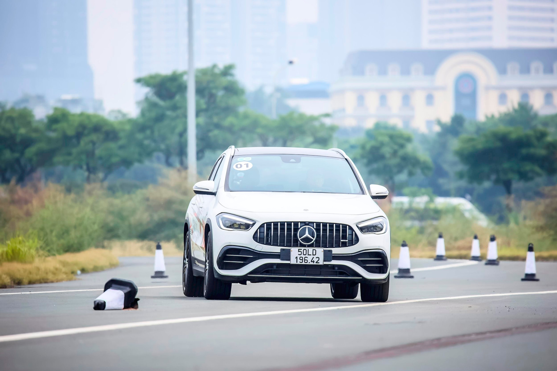 Mercedes-Benz sắp tổ chức lái thử loạt xe sang ở cả 3 miền - Ảnh 1