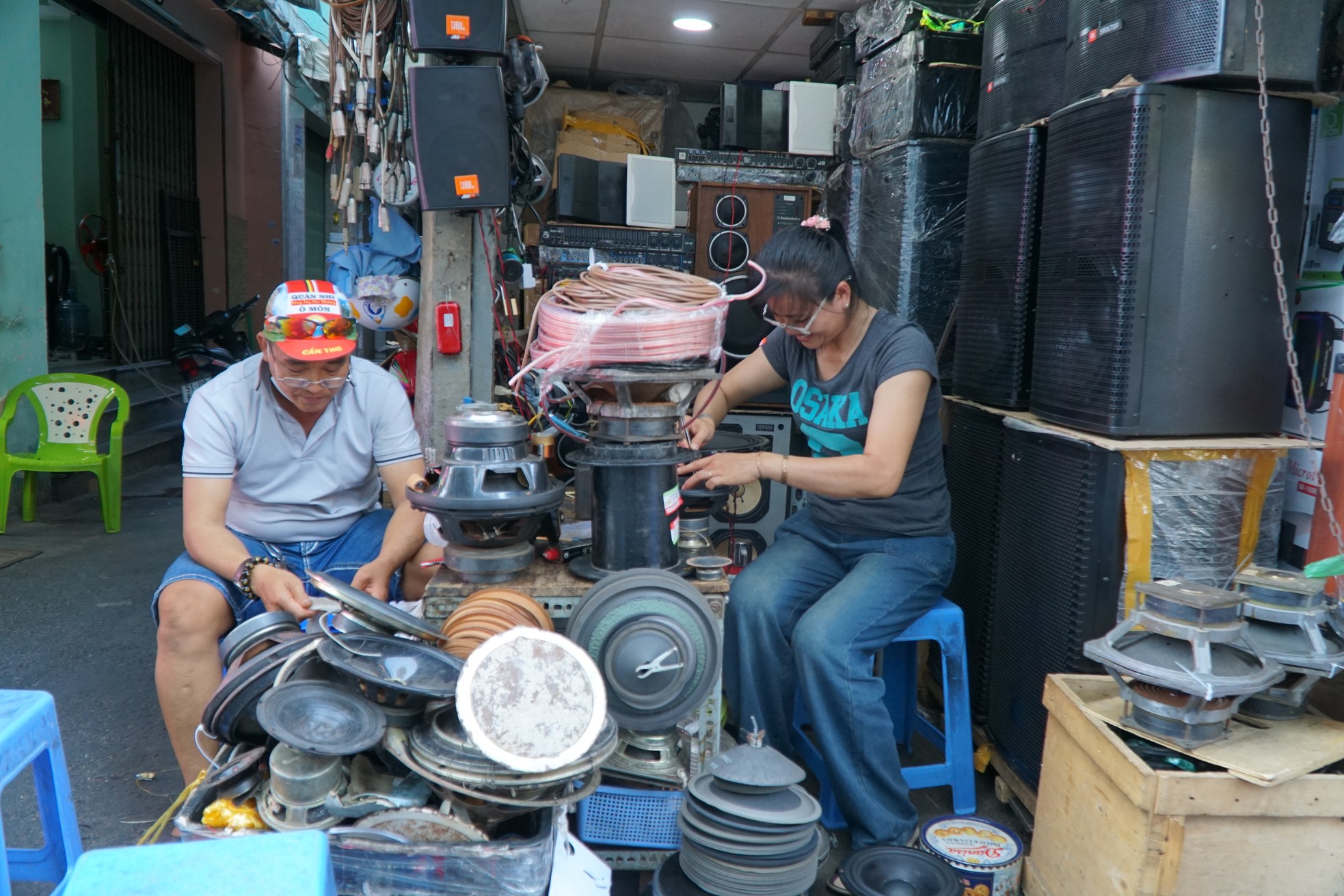 Phố điện máy, điện tử đầu tiên ở TPHCM có gì? - Ảnh 8