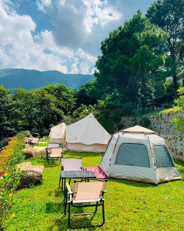 Giá vé máy bay đắt đỏ, dân đổ xô đi du lịch gần, homestay ven Hà Nội bội thu - Ảnh 1