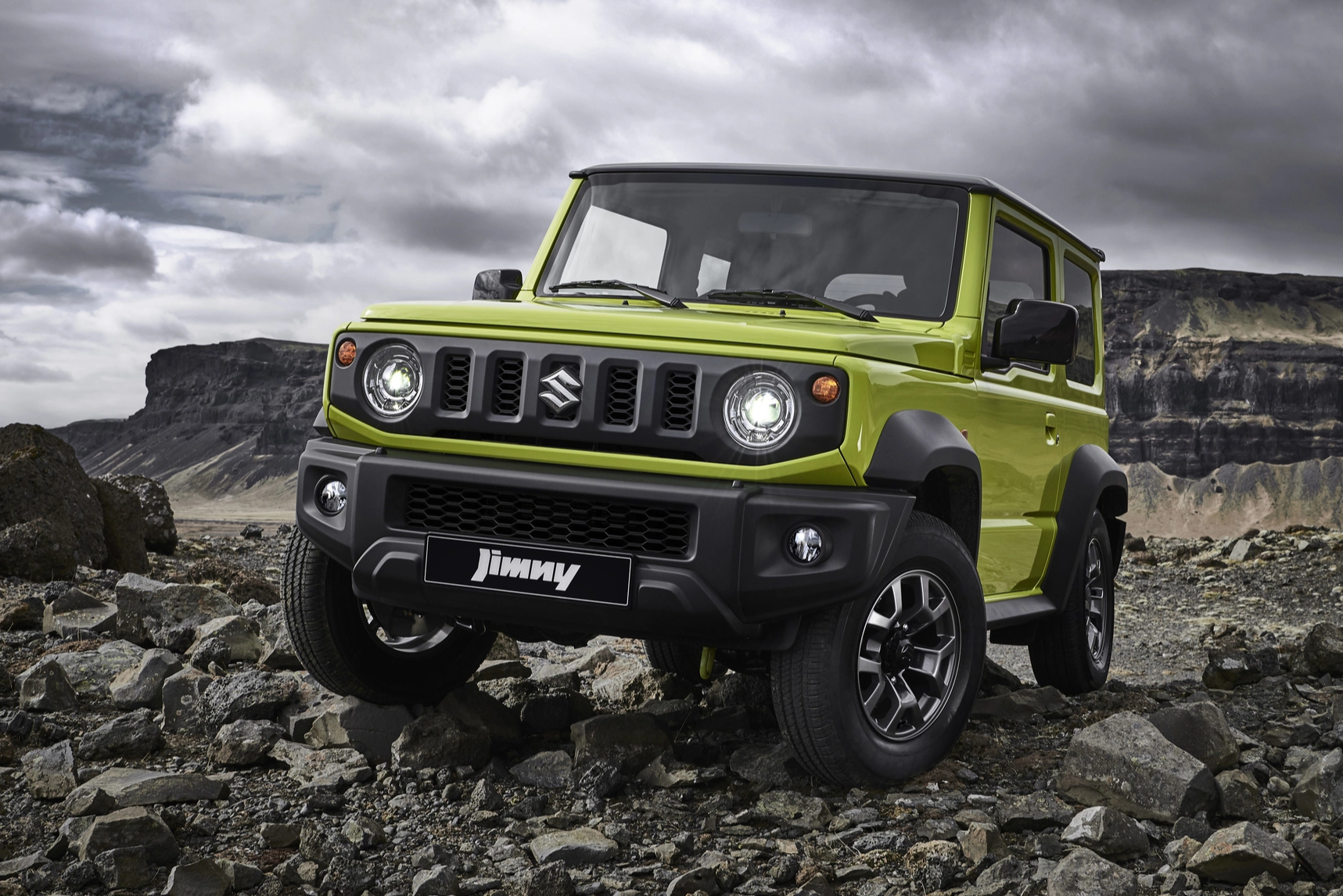 Suzuki Jimny chốt giá từ 789 triệu tại Việt Nam: Nhập Nhật, nội thất đơn sơ nhưng nhiều trang bị chuyên off-road - Ảnh 1