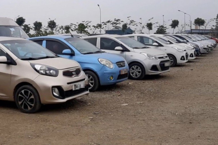 Loạt ô tô được ngân hàng thanh lý giá siêu rẻ, SUV mà giá chỉ ngang ngửa chiếc xe máy - Ảnh 1