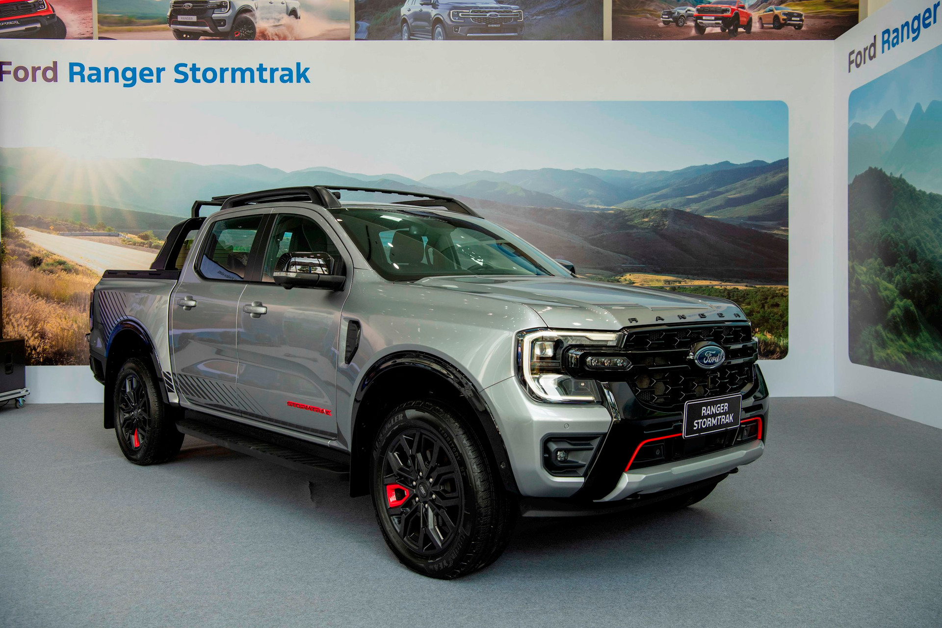 Định giá 1.039 tỷ, Ford Ranger Stormtrak có gì cho khách Việt? - Ảnh 1