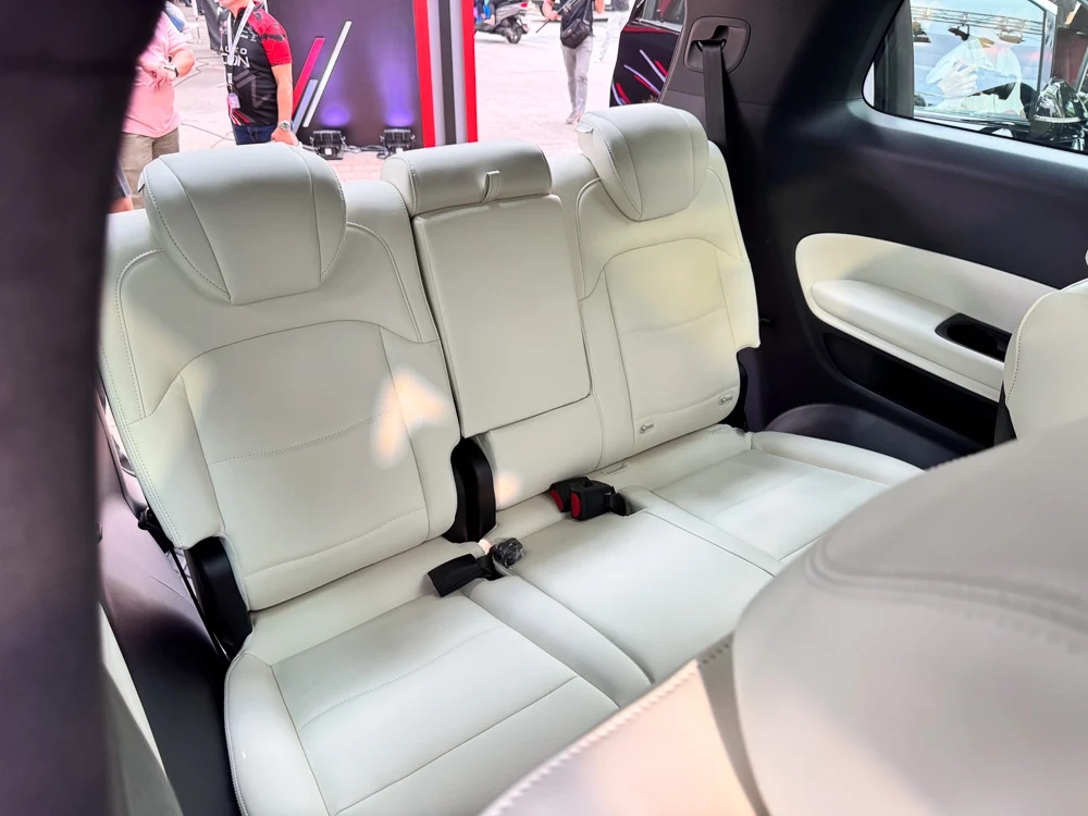 Mẫu xe này được mệnh danh là 'Lexus LM của Trung Quốc': Đấu Alphard bằng dáng Lexus, nhiều công nghệ và giá rẻ hơn hẳn - Ảnh 16