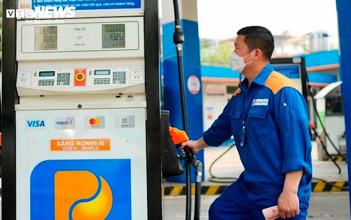 Trùng ngày nghỉ giỗ Tổ Hùng Vương, giá xăng dầu được điều hành sớm hơn - Ảnh 1