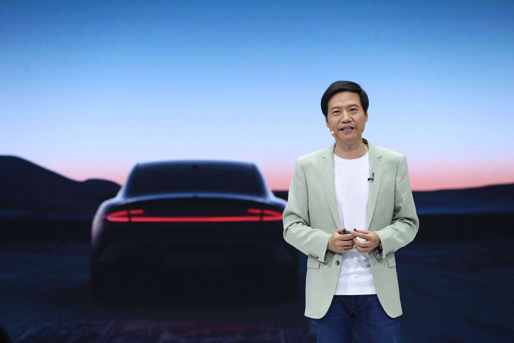 Bị Huawei dùng chiêu trò "cướp khách" xe điện, CEO Xiaomi Lôi Quân xuề xoà: "Xe Trung Quốc cái nào cũng tốt, nếu gấp thì mua loại nào cũng được" - Ảnh 2
