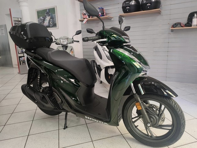 Honda SH Vetro bản giới hạn đầu tiên về Việt Nam - Ảnh 1