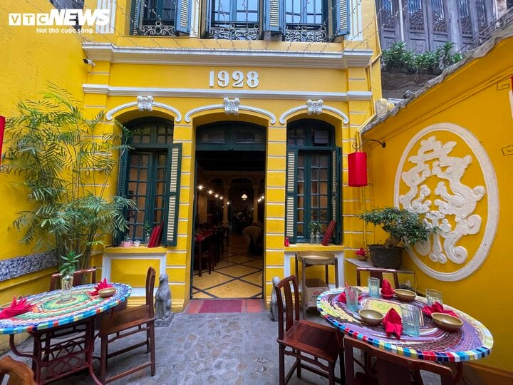 Nhân viên nhà hàng bất ngờ, phấn khích khi Tim Cook xuất hiện - Ảnh 4