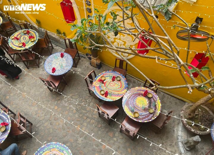 Nhân viên nhà hàng bất ngờ, phấn khích khi Tim Cook xuất hiện - Ảnh 2