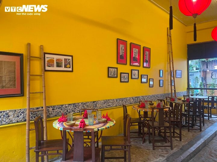 Nhân viên nhà hàng bất ngờ, phấn khích khi Tim Cook xuất hiện - Ảnh 9