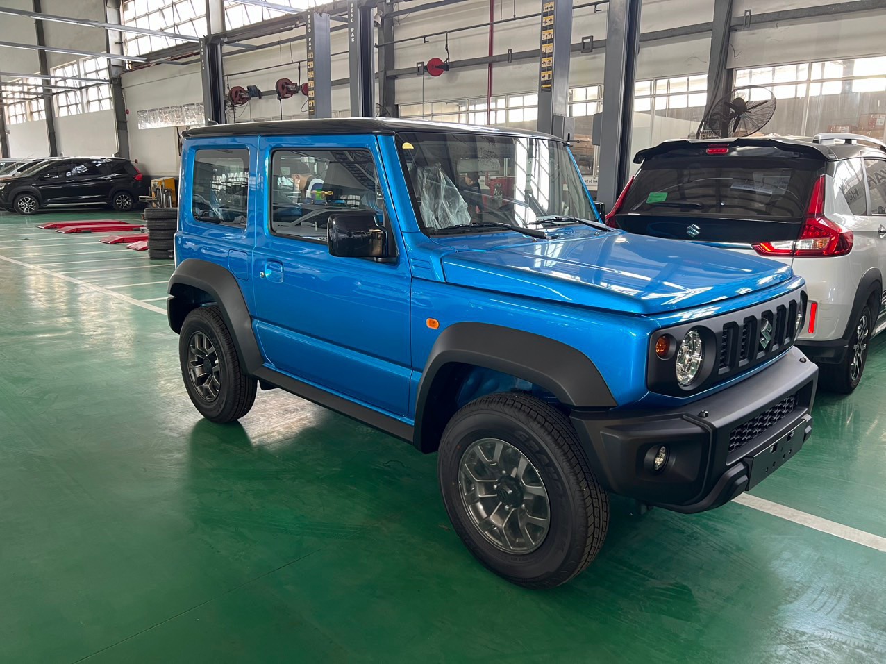 Suzuki Jimny bán 'kèm lạc' lên gần 1 tỷ đồng - Ảnh 2