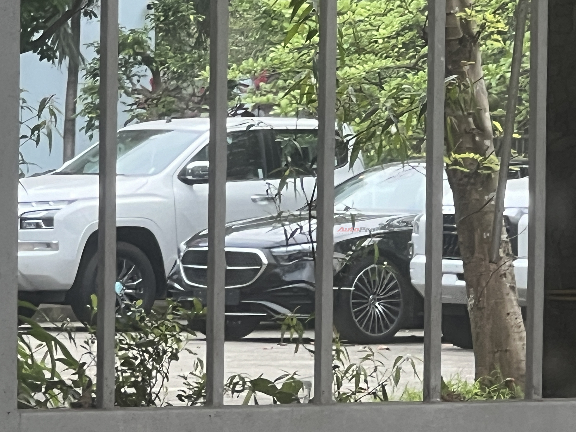 Mercedes-Benz E-Class 2024 xuất hiện tại Việt Nam: Giống bản plug-in hybrid ở Thái Lan, dự kiến ngày ra mắt không còn xa, dễ hút khách nếu giữ trang bị này - Ảnh 3