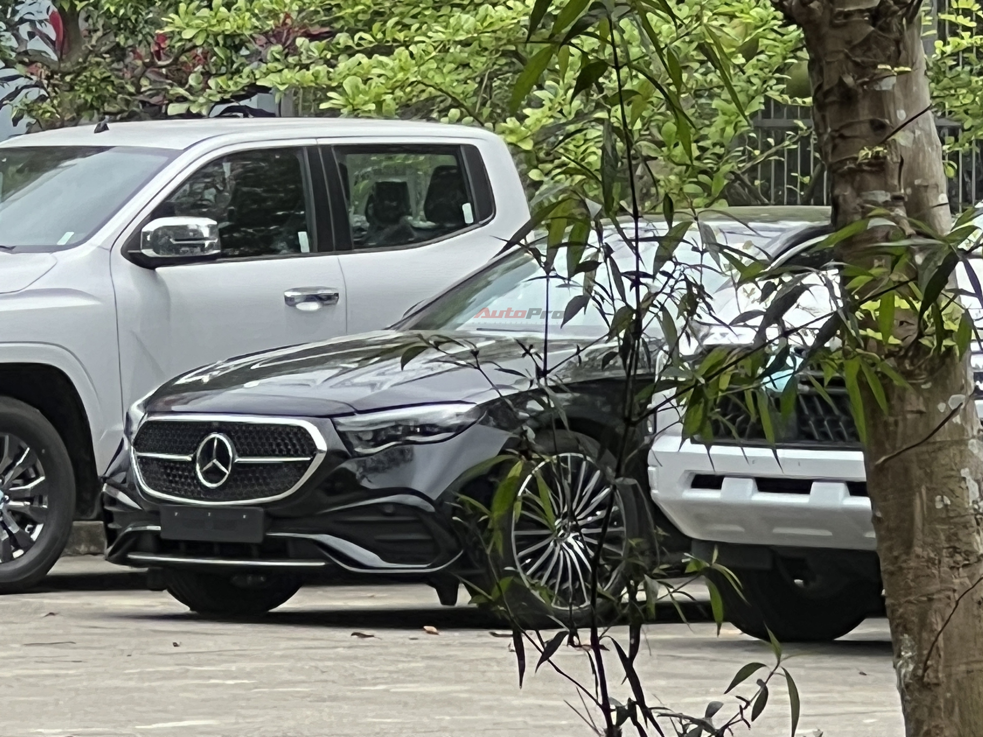 Mercedes-Benz E-Class 2024 xuất hiện tại Việt Nam: Giống bản plug-in hybrid ở Thái Lan, dự kiến ngày ra mắt không còn xa, dễ hút khách nếu giữ trang bị này - Ảnh 1