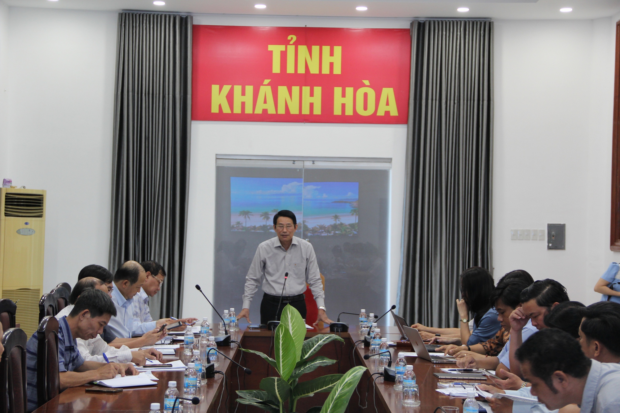 Khánh Hòa tổng kiểm tra 100% cơ sở mua bán thực phẩm, truy nguồn bẩn - Ảnh 1