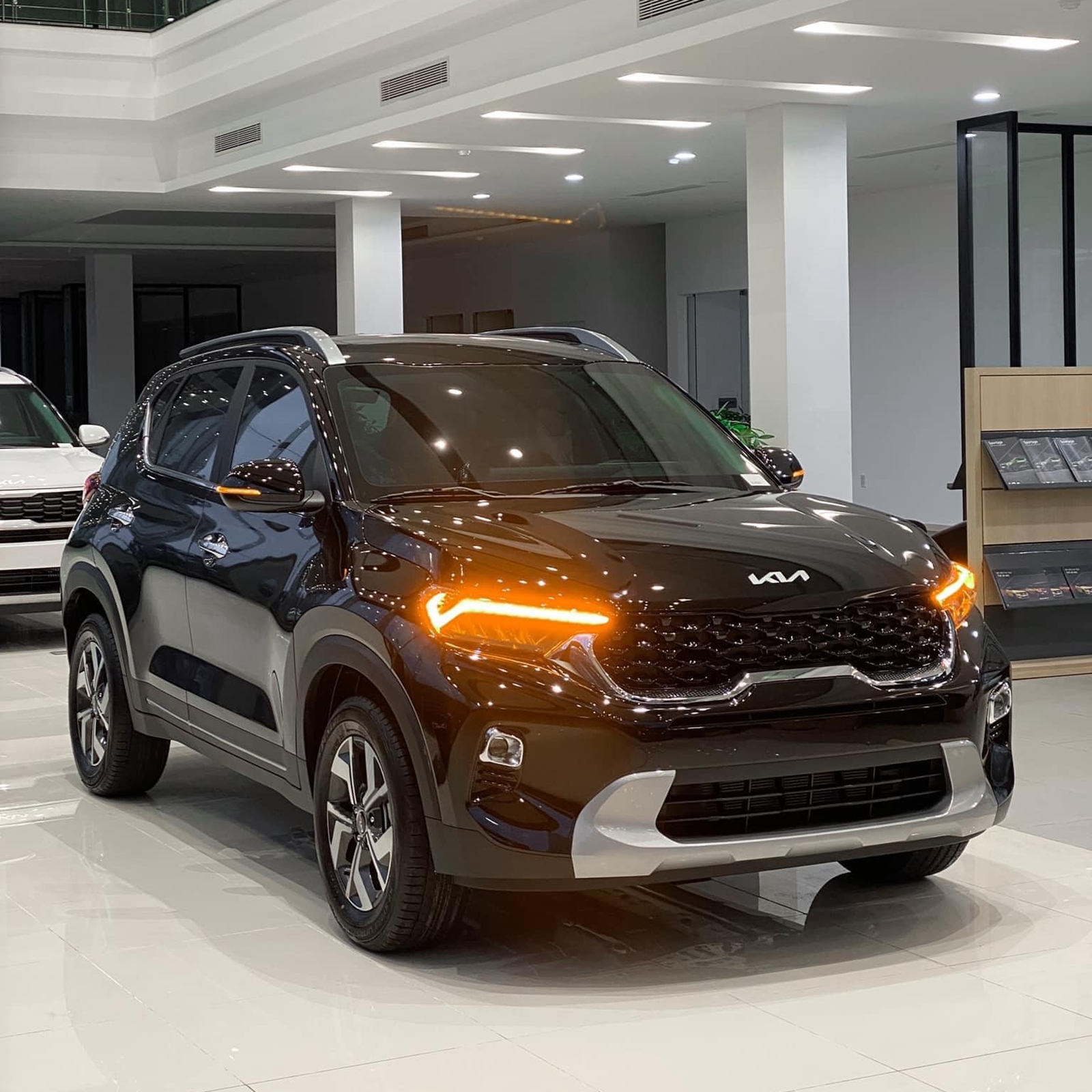 Không mua sedan để chuyển sang SUV cỡ nhỏ: Chọn xe giá rẻ hay cố chút để thoải mái cả nhà? - Ảnh 2