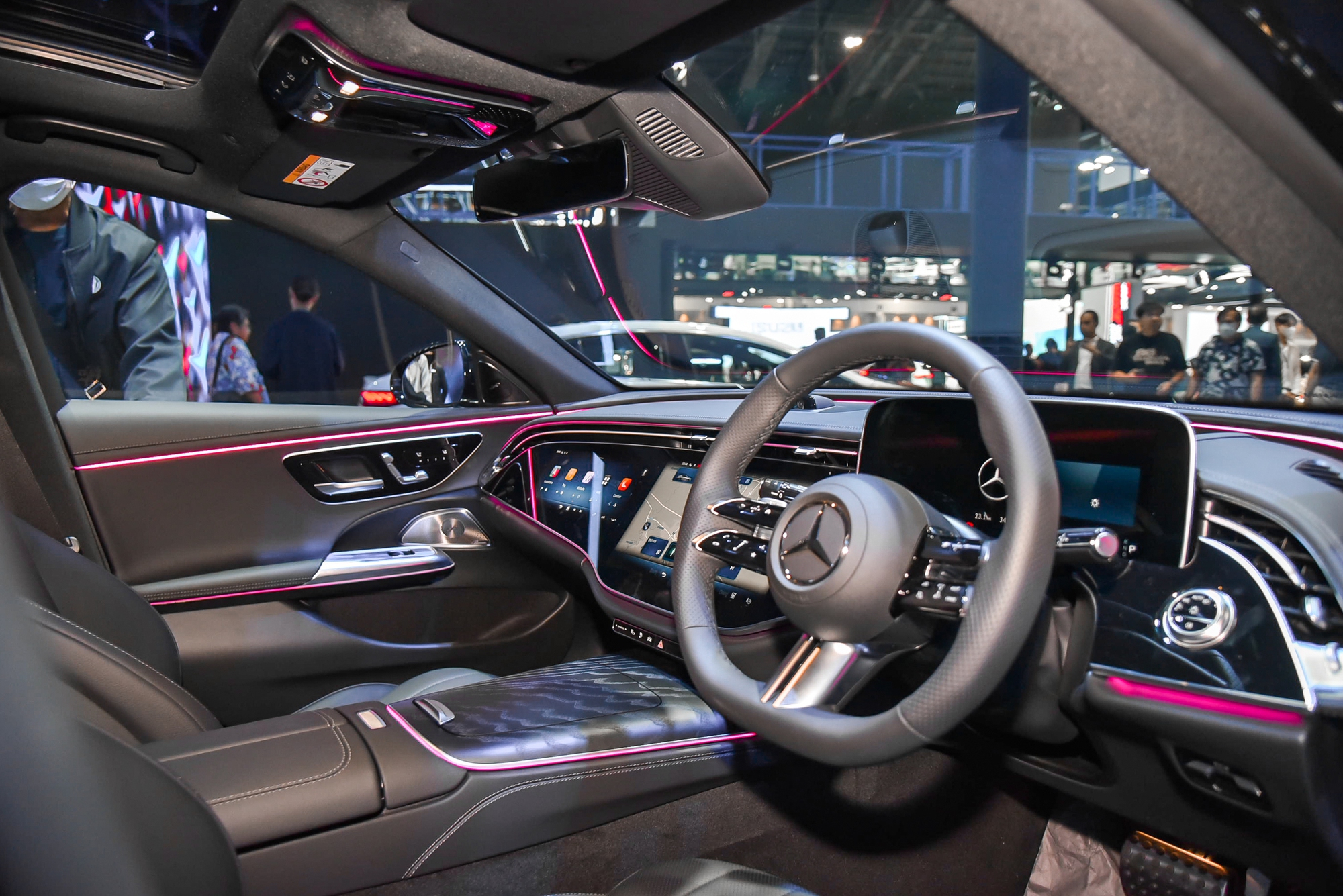Mercedes-Benz E-Class 2024 xuất hiện tại Việt Nam: Giống bản plug-in hybrid ở Thái Lan, dự kiến ngày ra mắt không còn xa, dễ hút khách nếu giữ trang bị này - Ảnh 9