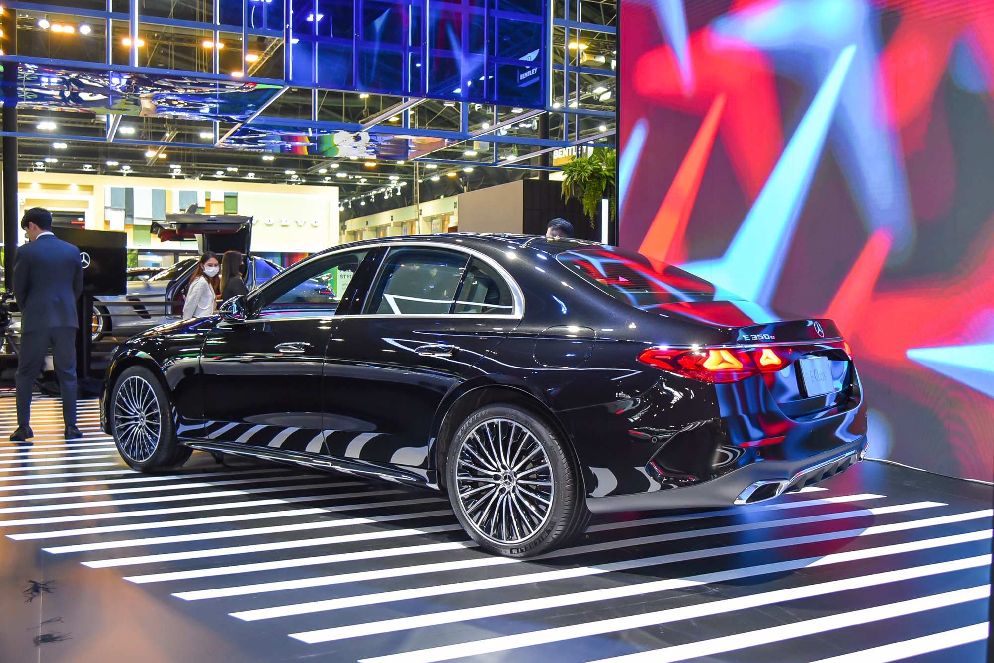 Mercedes-Benz E-Class 2024 xuất hiện tại Việt Nam: Giống bản plug-in hybrid ở Thái Lan, dự kiến ngày ra mắt không còn xa, dễ hút khách nếu giữ trang bị này - Ảnh 5