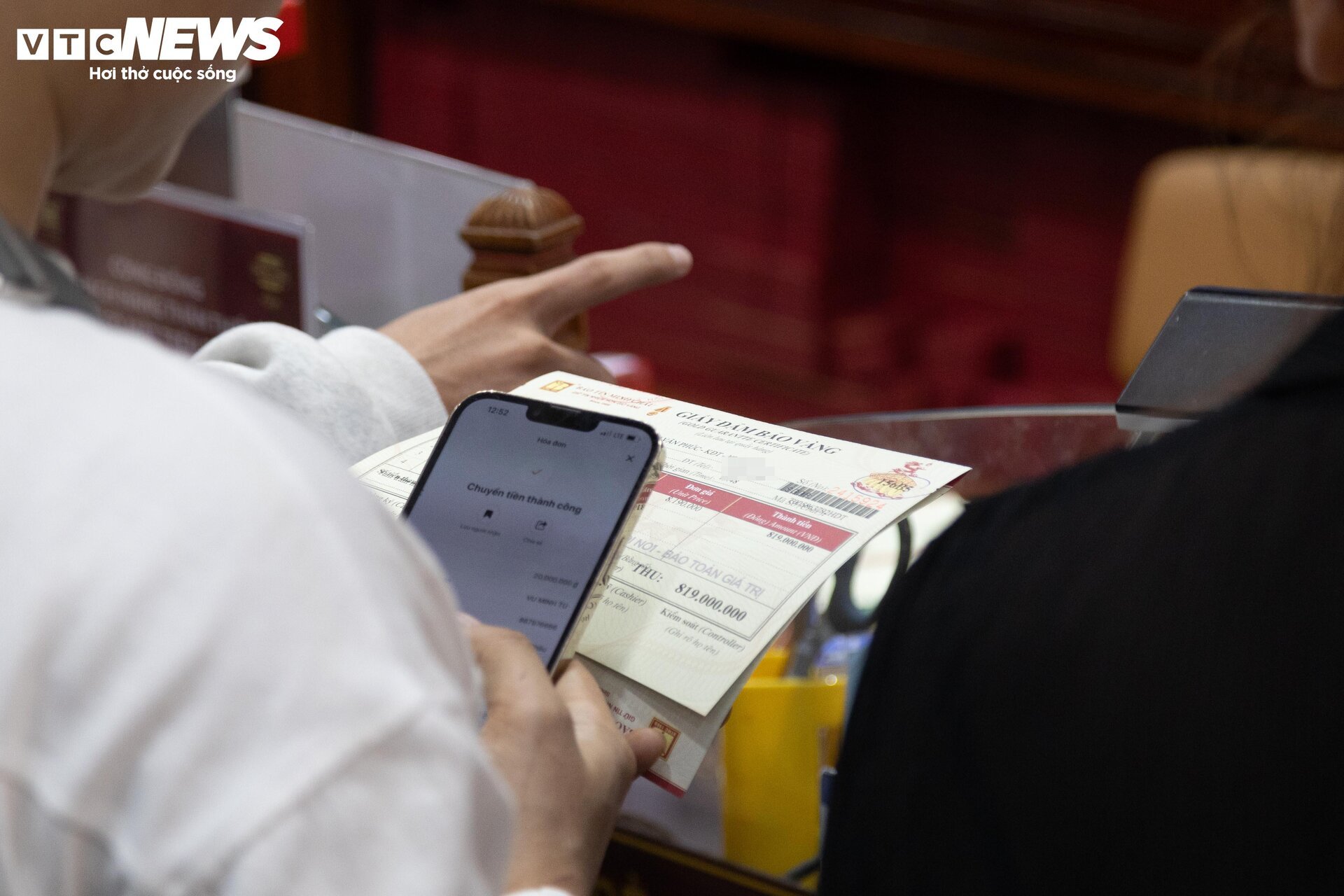 Giá vàng nhẫn lên đỉnh, khách muốn mua nhiều phải đợi sau 2 tuần mới có hàng - Ảnh 9