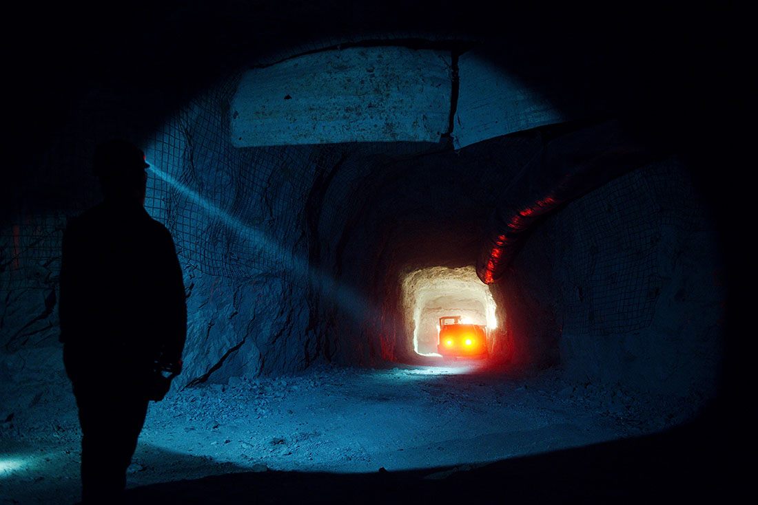 Thế giới thì đang "khát" vàng còn tại mỏ vàng khổng lồ này, người thường chẳng ai dám lấy: Vì sao vậy? - Ảnh 8