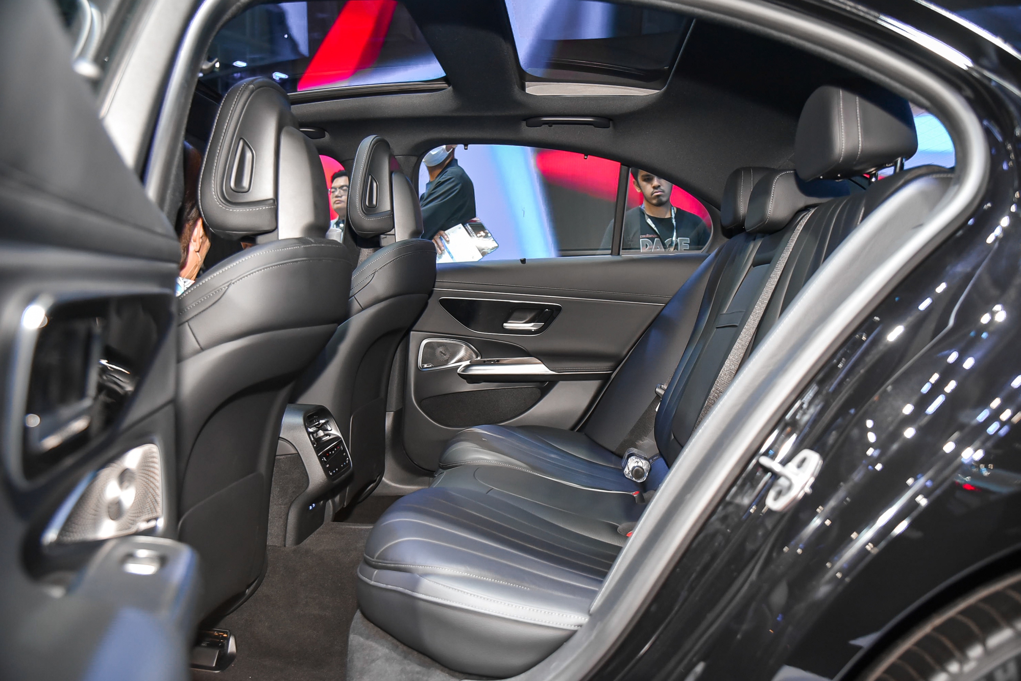 Mercedes-Benz E-Class 2024 xuất hiện tại Việt Nam: Giống bản plug-in hybrid ở Thái Lan, dự kiến ngày ra mắt không còn xa, dễ hút khách nếu giữ trang bị này - Ảnh 12