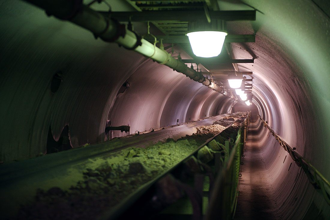 Thế giới thì đang "khát" vàng còn tại mỏ vàng khổng lồ này, người thường chẳng ai dám lấy: Vì sao vậy? - Ảnh 7