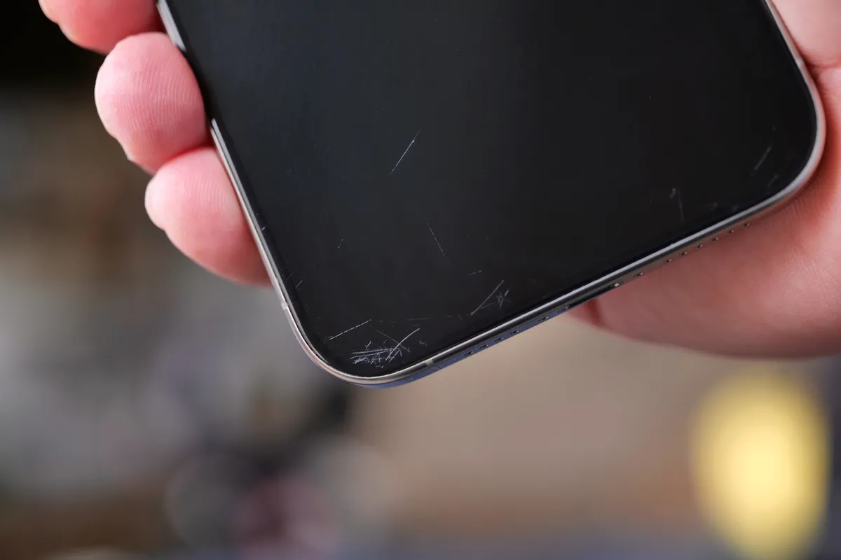 "iPhone Pro Max 15 của tôi đã xước tùm lum chỉ sau có 7 tháng": Nhưng điều ngạc nhiên nhất nằm ở đây - Ảnh 2