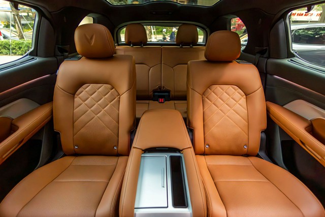 VinFast VF 9 Plus: “Ngon” từ ngoài vào trong, đáng tiền hơn hẳn xe cùng phân khúc - Ảnh 2