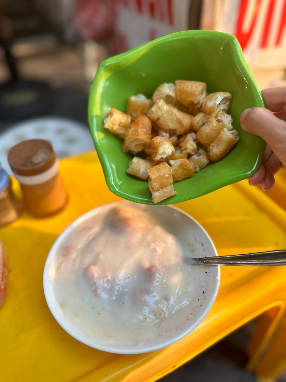 Chủ quán “cháo sườn 9.0 IELTS” lên tiếng khi bị chê đắt đỏ: “Bát ăn thử giá 20.000 đồng tôi thấy hợp lý” - Ảnh 12