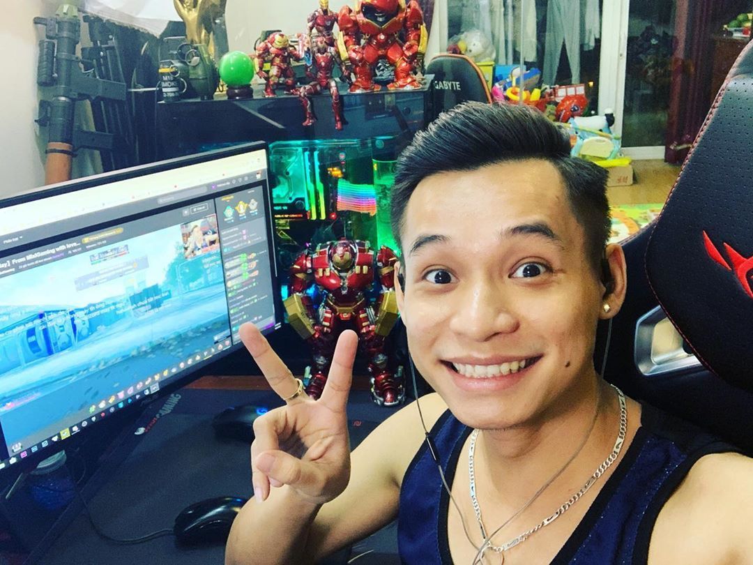 Ngoài nguồn thu khủng từ kênh YouTube mới ‘bay màu’, Độ Mixi kiếm tiền ‘đỉnh chóp’ ra sao, giàu cỡ nào mà trong nhà có sẵn máy đếm tiền? - Ảnh 1