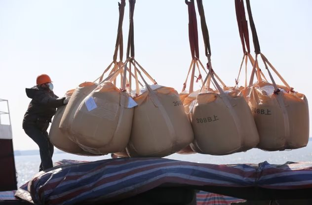 Quý I, Việt Nam tăng mua gấp 6 lần cùng kỳ mặt hàng này từ Nga: Châu Âu, Mỹ đều 'tranh giành', nước ta chi hơn 350 triệu USD gom hàng - Ảnh 1