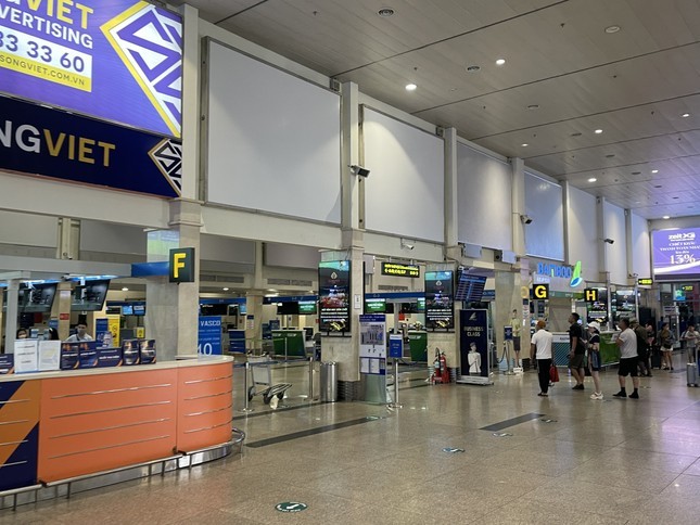 Giá vé máy bay ‘hạ nhiệt’ giữa lúc cao điểm - Ảnh 2