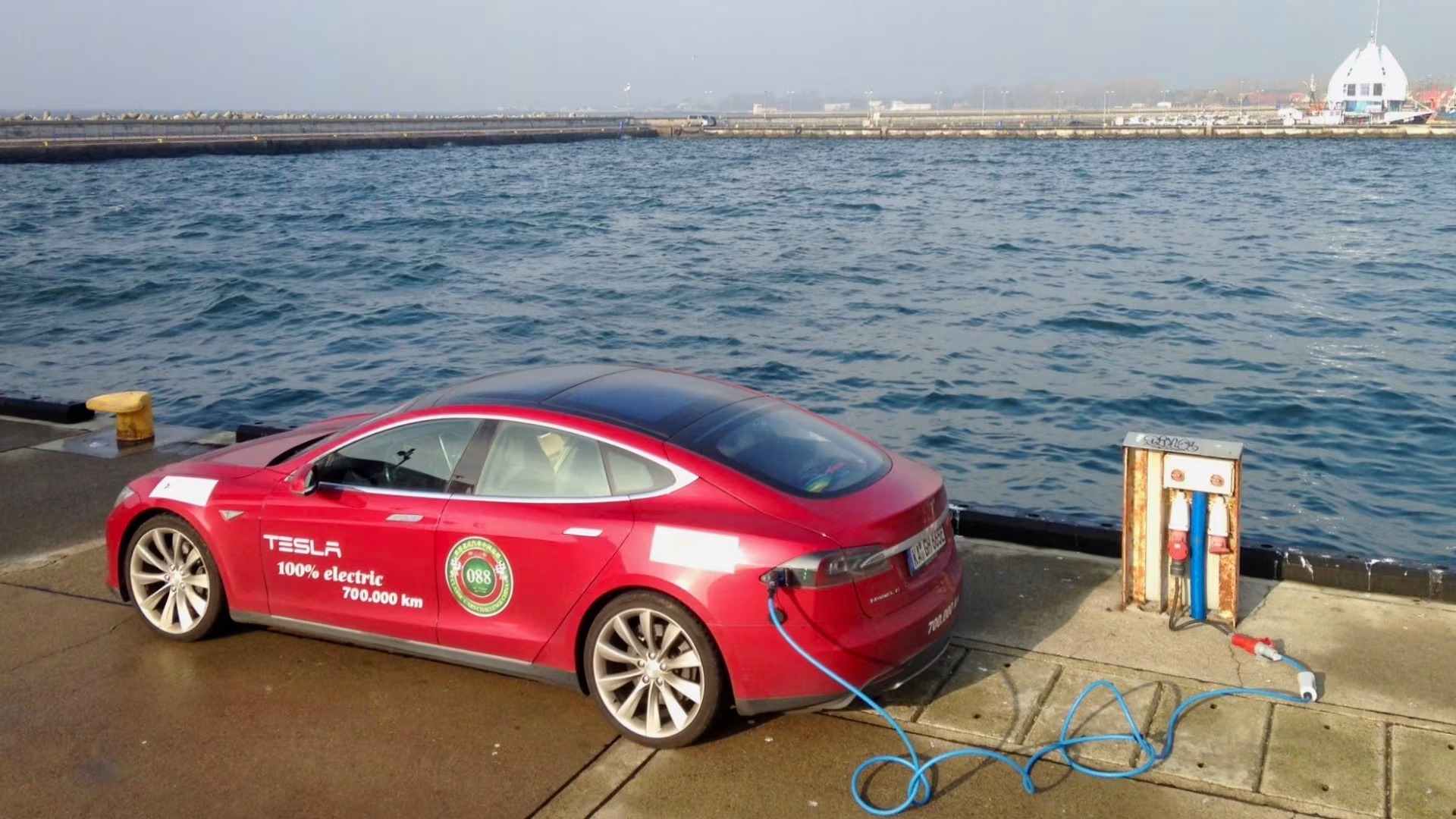 Chiếc xe điện có odo nhiều nhất lịch sử là đây: Chạy 2 triệu km, qua nhiều châu lục không lo hết pin - Ảnh 2