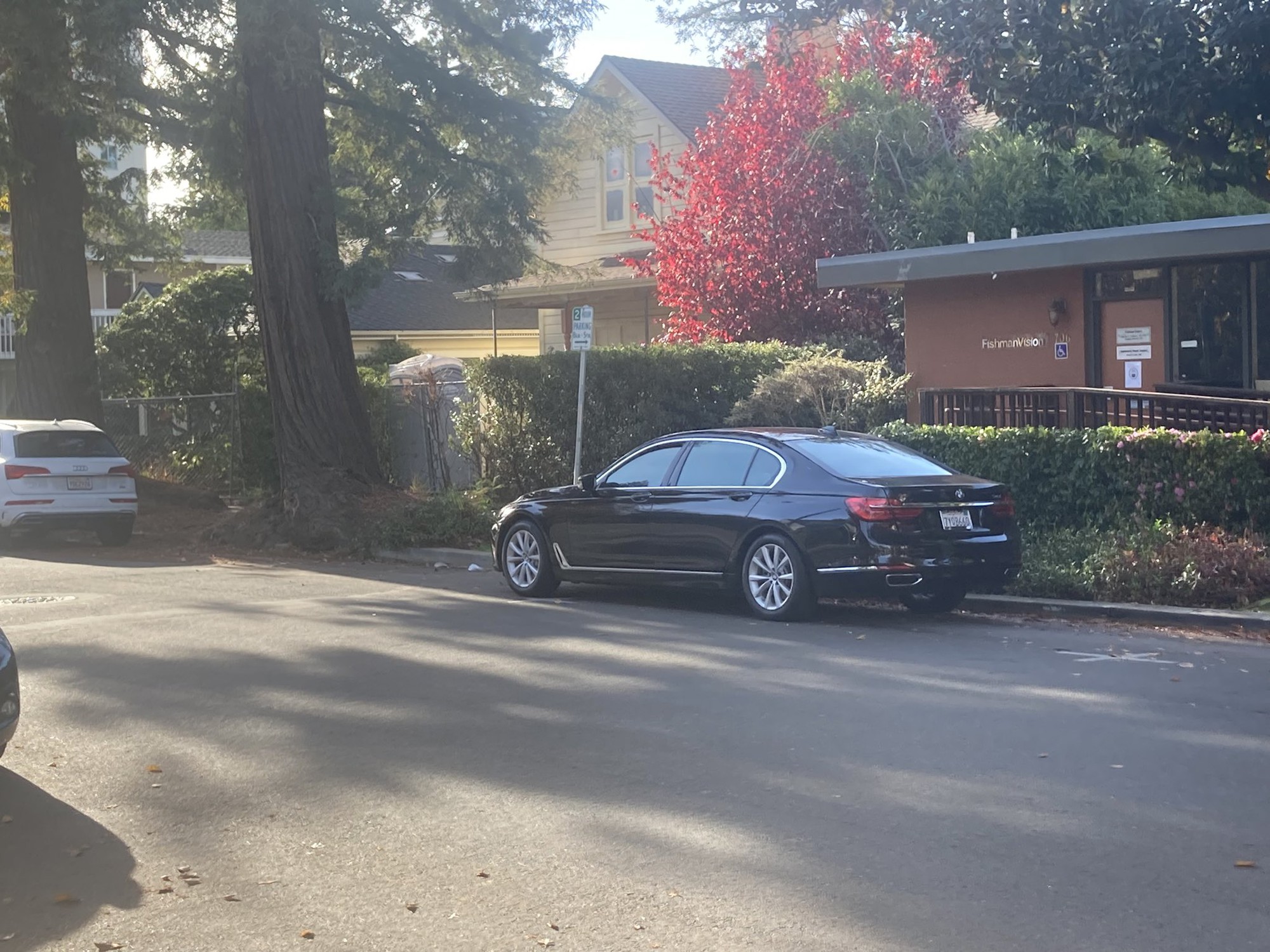 Sang Indonesia, Tim Cook được đón bằng Mercedes-Benz S-Class nhưng lại là xe nợ thuế - Ảnh 5