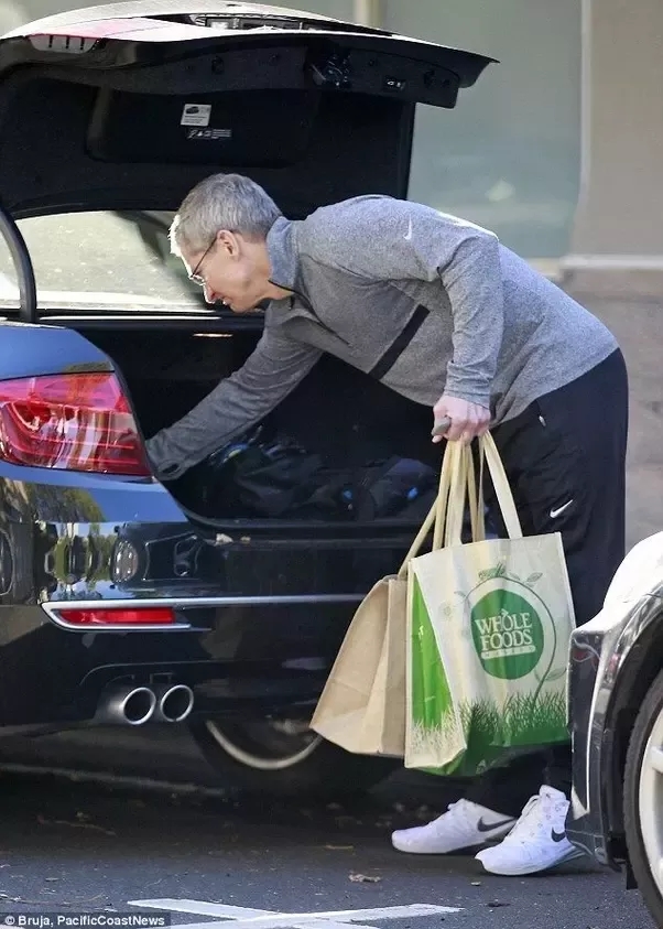 Sang Indonesia, Tim Cook được đón bằng Mercedes-Benz S-Class nhưng lại là xe nợ thuế - Ảnh 7