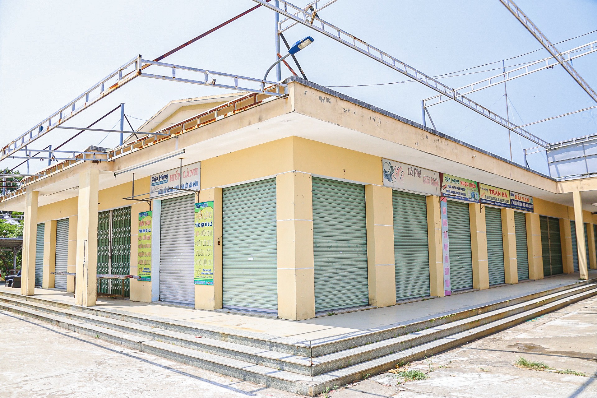 Tiểu thương đồng loạt rời bỏ khu chợ sầm uất ở Đà Nẵng - Ảnh 1