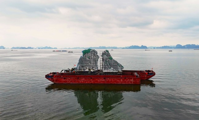 Chưa nghỉ lễ đã 'cháy' tour du thuyền vịnh Hạ Long - Ảnh 1