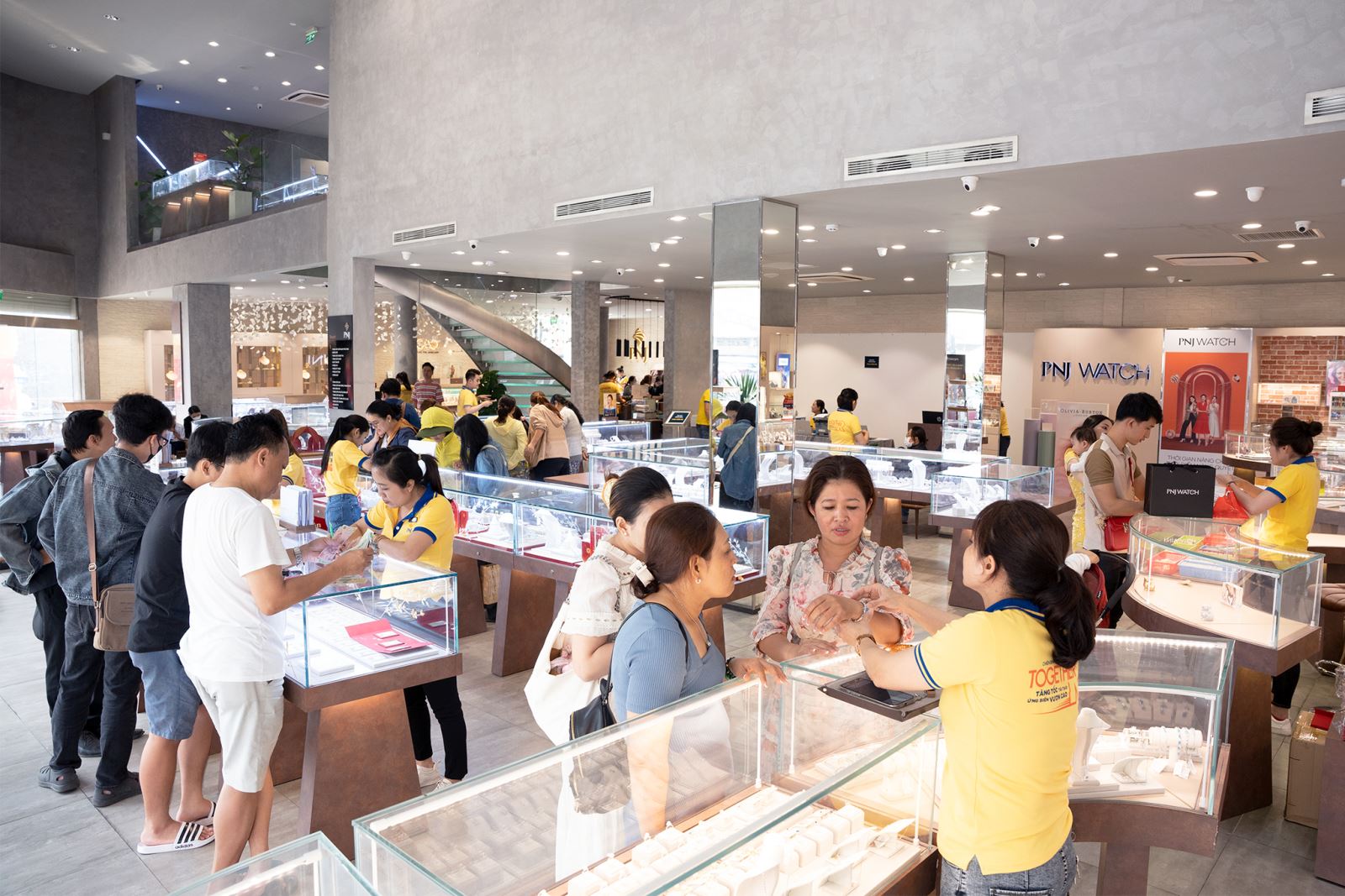 Thực hư chuyện một số cửa hàng vàng tại TP Hồ Chí Minh đóng cửa - Ảnh 9