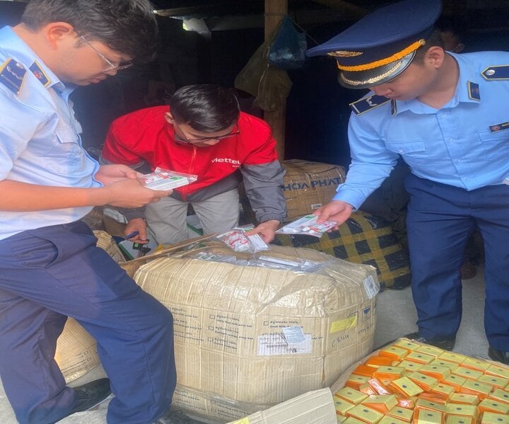 Phát hiện hơn 2.000 sản phẩm mỹ phẩm nghi nhập lậu tại bưu cục Viettel Post - Ảnh 1