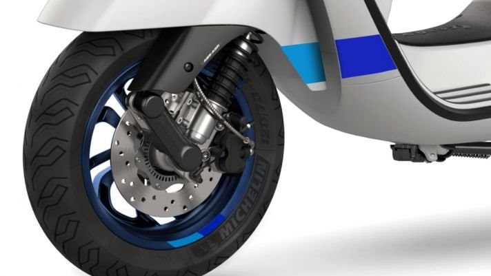 Chi tiết "tân binh" xe ga siêu hiếm cạnh tranh Honda SH: trang bị phanh ABS, màn hình LCD, có tiền cũng khó mua được - Ảnh 1