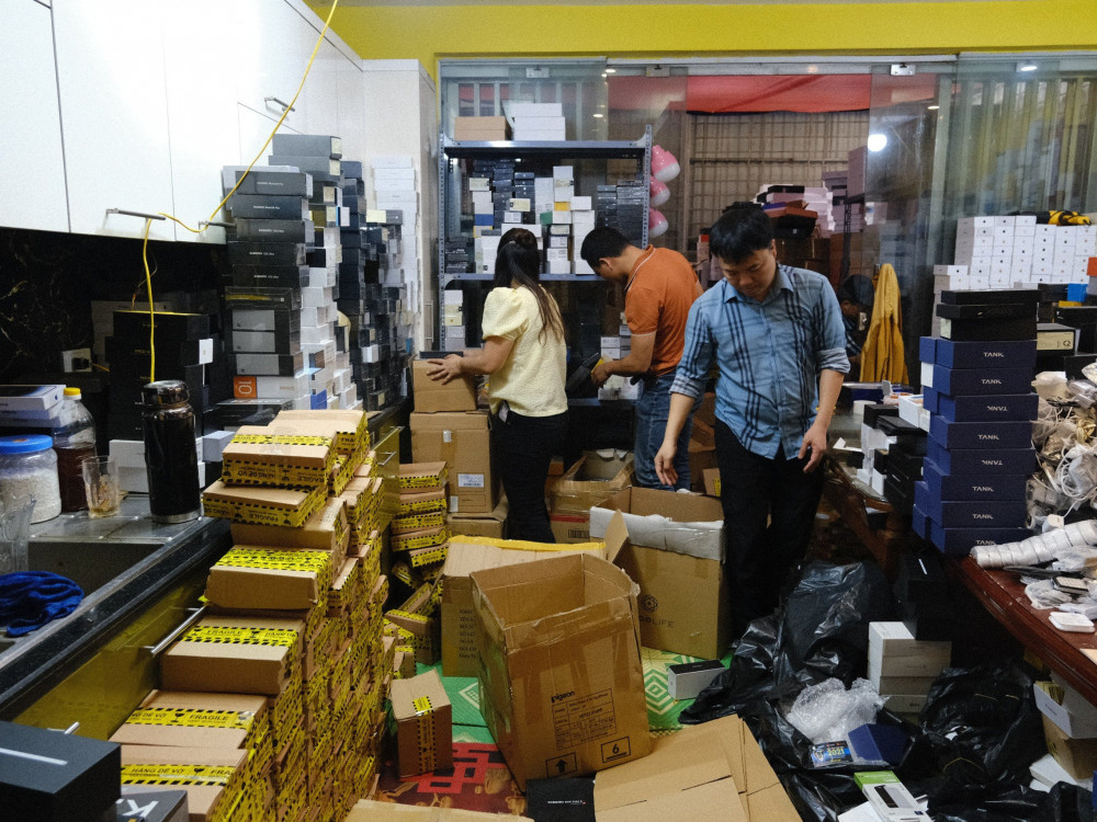 "Bà trùm" Bùi Thị Hương và đường dây lừa đảo 7.000 người mua điện thoại - Ảnh 6