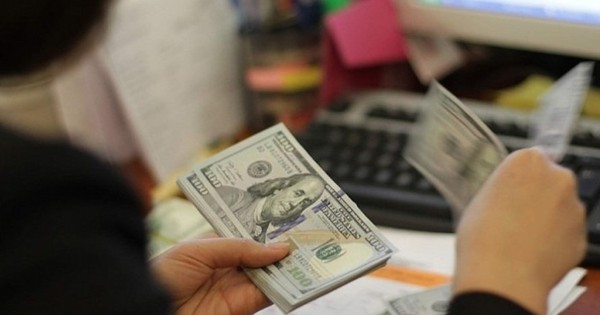 Giá USD hôm nay 15/4: USD Index dự báo có thể tăng lên vùng 107, tỷ giá trong nước vẫn "nóng'