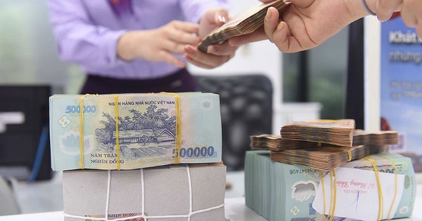 Giá USD ngày càng "đắt", chuyên gia dự báo "bất ngờ" về thời điểm tỷ giá ngân hàng và chợ đen hạ nhiệt