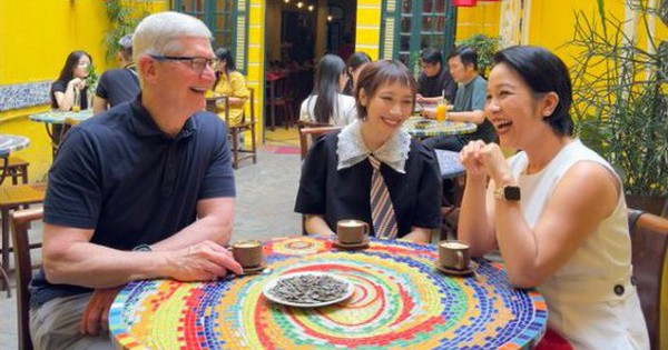 CEO Apple Tim Cook đến Việt Nam: Chụp ảnh cùng ca sỹ Mỹ Linh, nhà sáng tạo nội dung Duy Thẩm