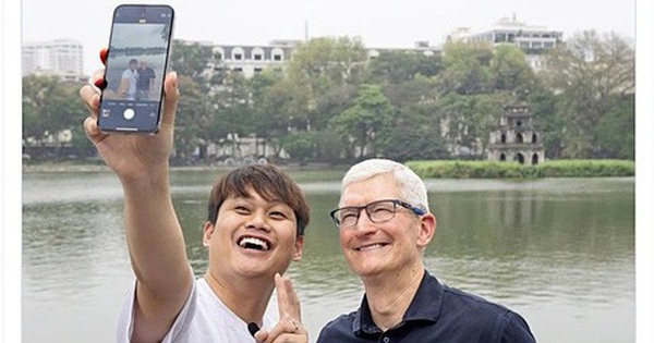 Tim Cook đến Việt Nam: Phong cách truyền thông không giống ai của Apple