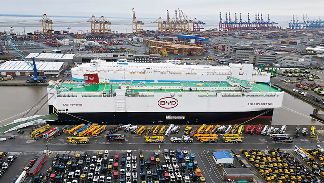 Sức mạnh của Trung Quốc: Tìm cách sản xuất xe điện ở chính châu Âu cho người châu Âu, chia rẽ cả ngành công nghiệp ô tô với 13 triệu việc làm - Ảnh 1