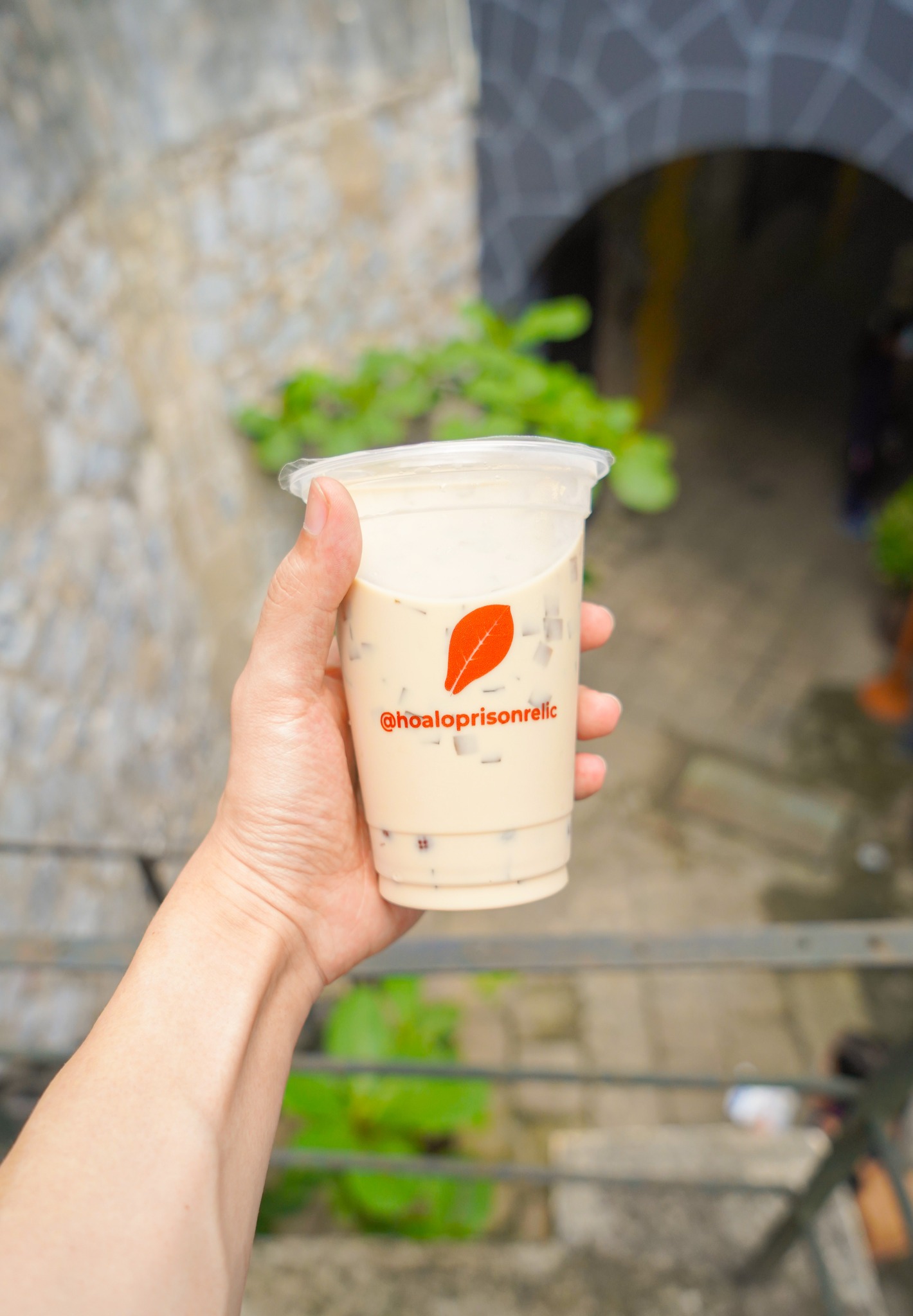 Nhà tù Hoả Lò bất ngờ ra mắt sản phẩm trà sữa bàng khiến dân tình háo hức muốn thử ngay lập tức! - Ảnh 1