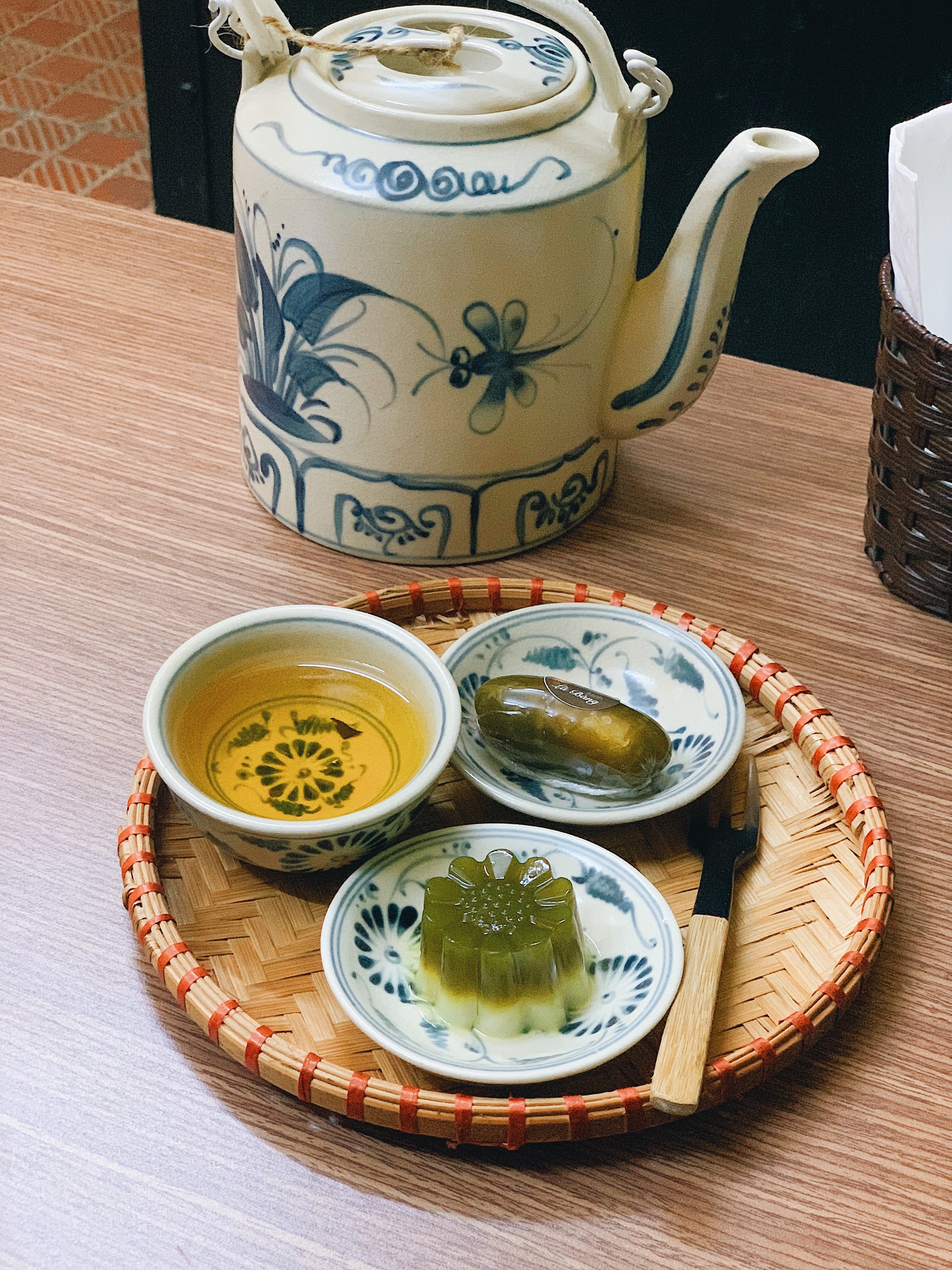 Nhà tù Hoả Lò bất ngờ ra mắt sản phẩm trà sữa bàng khiến dân tình háo hức muốn thử ngay lập tức! - Ảnh 2