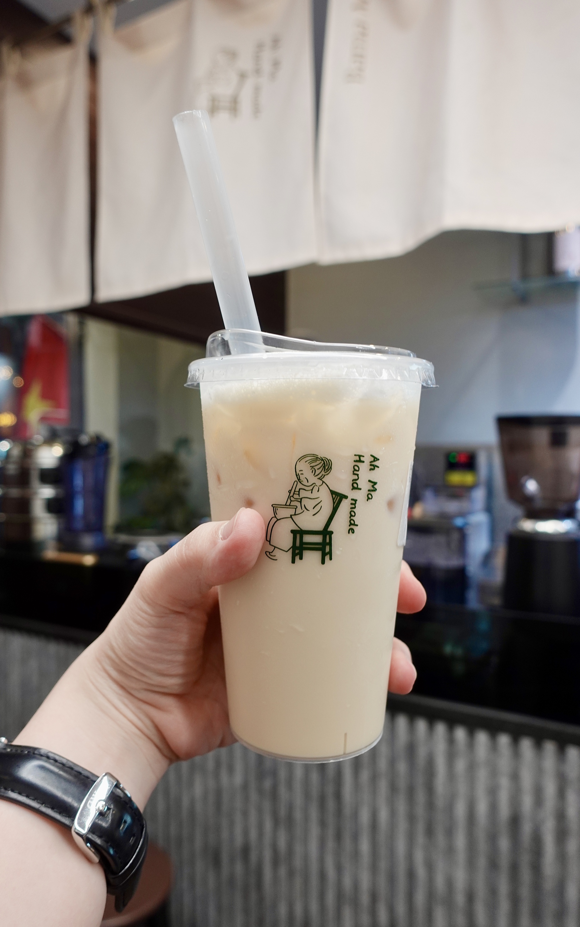 Trà sữa phân vịt đang hot rần rần vì cái tên độc lạ: Nghe đã thấy "nghẹn họng", uống thử thì cảm giác thế nào? - Ảnh 6