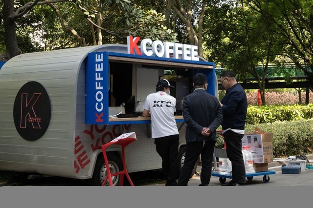 Starbucks trong cơn tuyệt vọng chưa từng có: Đến người Mỹ cũng chán ngấy, cố giành thị phần ở Trung Quốc nhưng không thể vì quá đắt đỏ - Ảnh 1